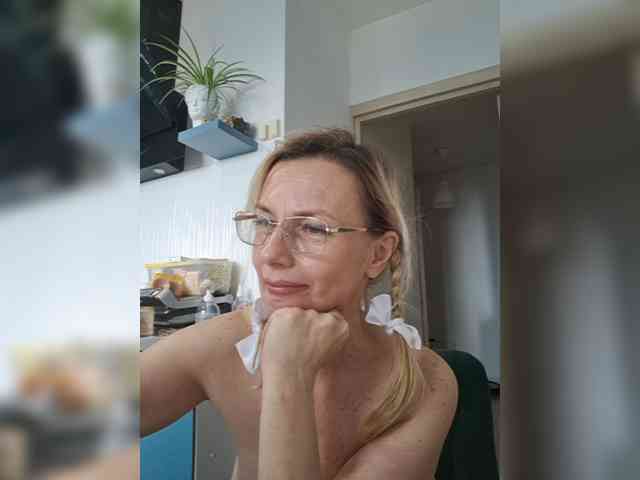 Модель: ShiningMILF