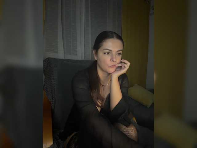 MayaClover live cam preview