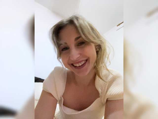 LunaSecret1's BongaCams show and profile