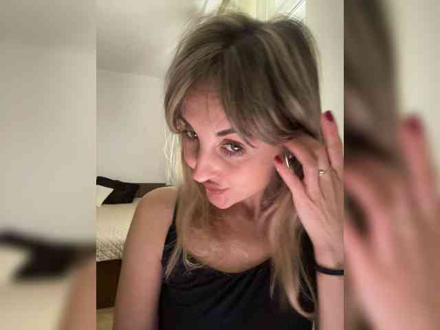 LunaSecret1 webcam