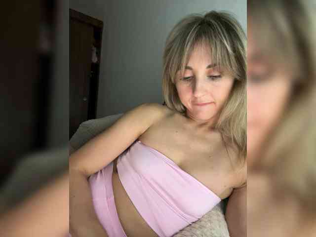 LunaSecret1 webcam