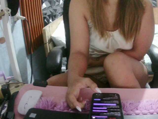 Maxblah26 live cam on BongaCams