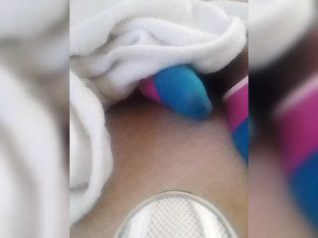 Juanitamami live cam on BongaCams