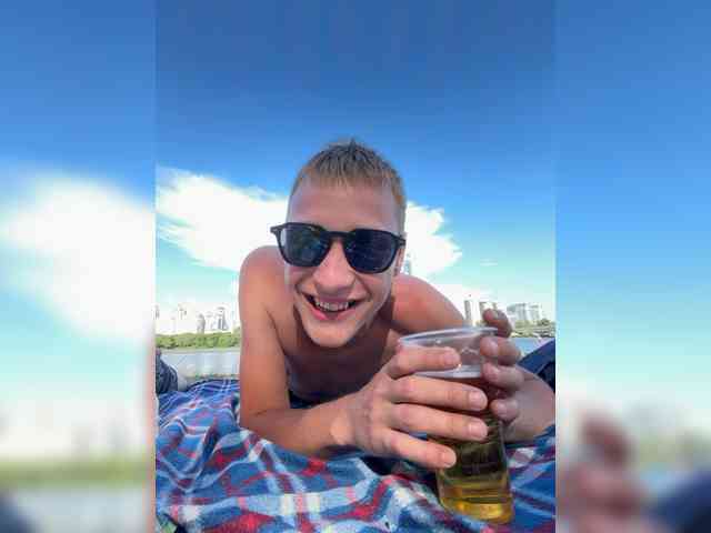 Maxwell-18 Sex Cam Show