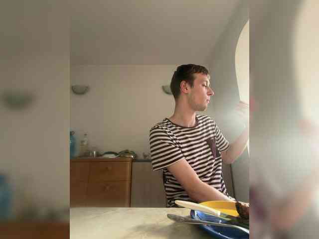 Maxwell-18 Live Webcam on BongaCams