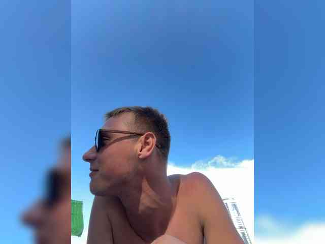 Maxwell-18 Sex Cam Show