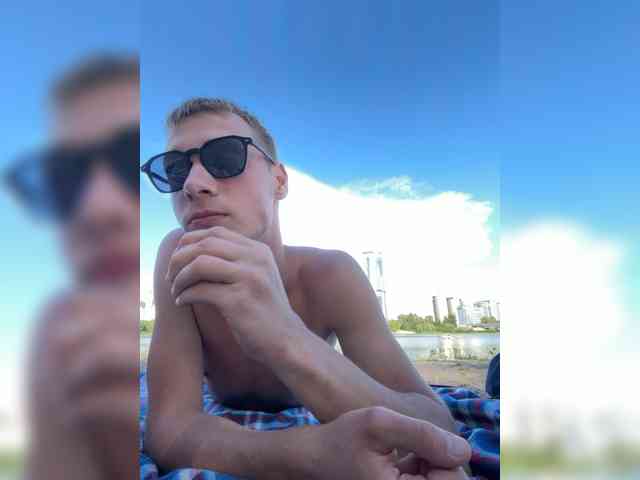 Maxwell-18 Sex Cam Show