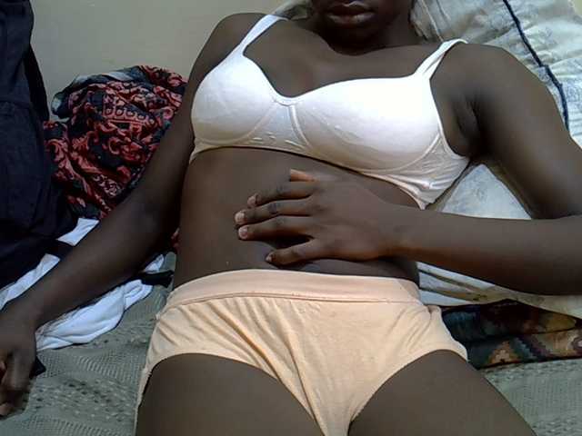 Prettiegal's BongaCams show and profile