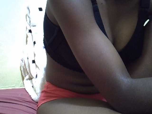 Prettiegal live cam on BongaCams