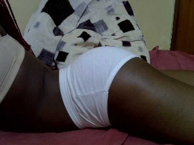 Prettiegal live cam on BongaCams