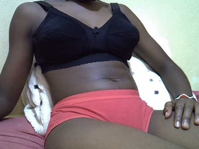 Prettiegal live cam on BongaCams