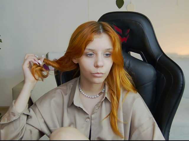 Rachel-lips live cam on BongaCams