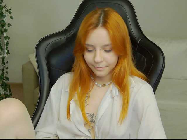 Rachel-lips live cam on BongaCams
