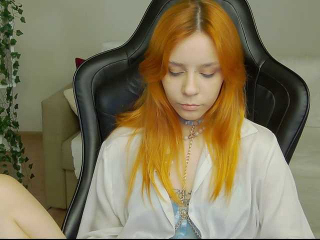 Rachel-lips live cam on BongaCams