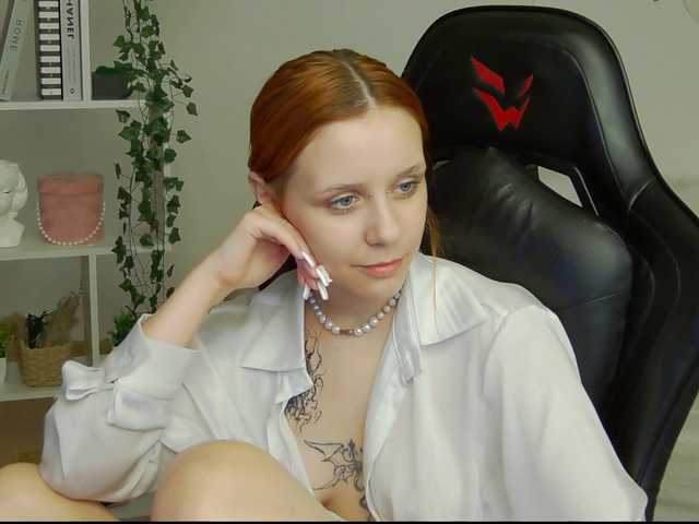 Rachel-lips live cam on BongaCams