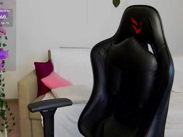Rachel-lips live cam on BongaCams