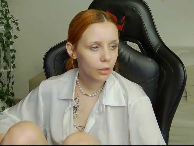 Rachel-lips live cam on BongaCams