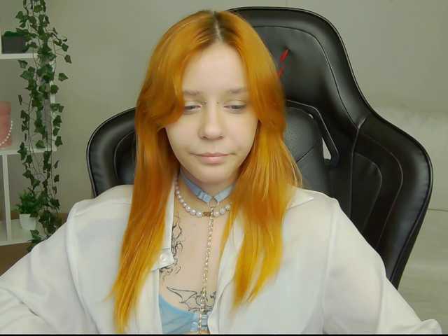 Rachel-lips live cam on BongaCams