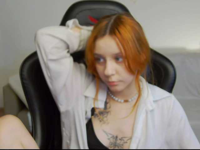 Rachel-lips live cam on BongaCams