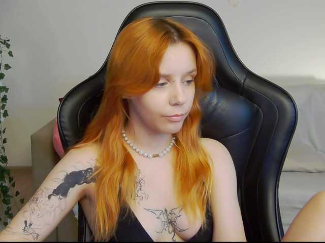Rachel-lips live cam on BongaCams