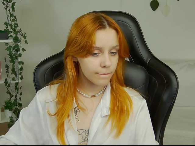 Rachel-lips live cam on BongaCams