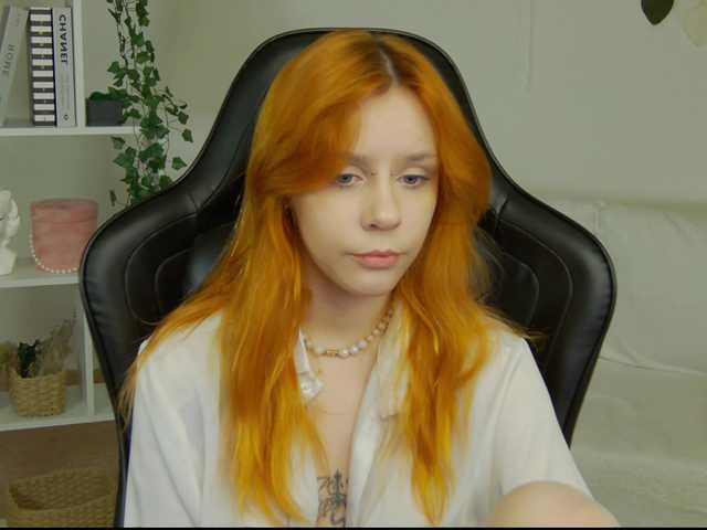 Rachel-lips live cam on BongaCams