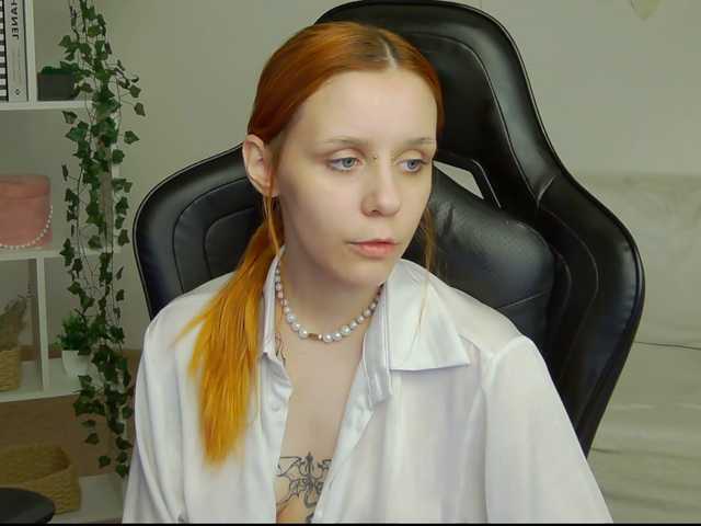 Rachel-lips live cam on BongaCams