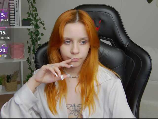 Rachel-lips live cam on BongaCams