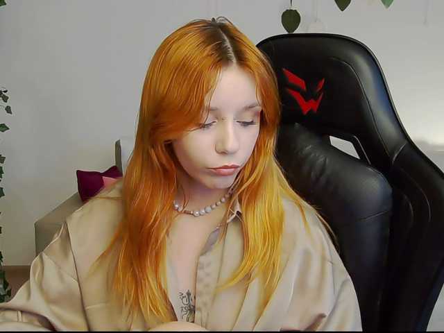 Rachel-lips live cam on BongaCams