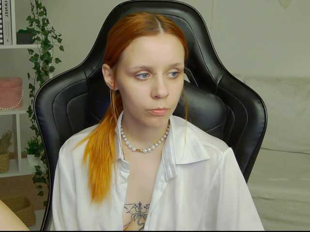 Rachel-lips live cam on BongaCams