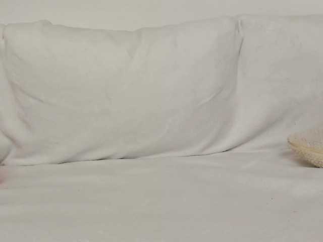 Rachel-lips live cam on BongaCams