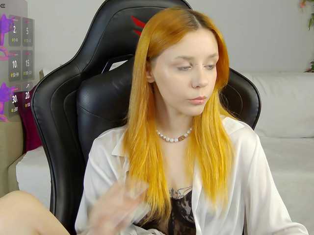Rachel-lips live cam on BongaCams