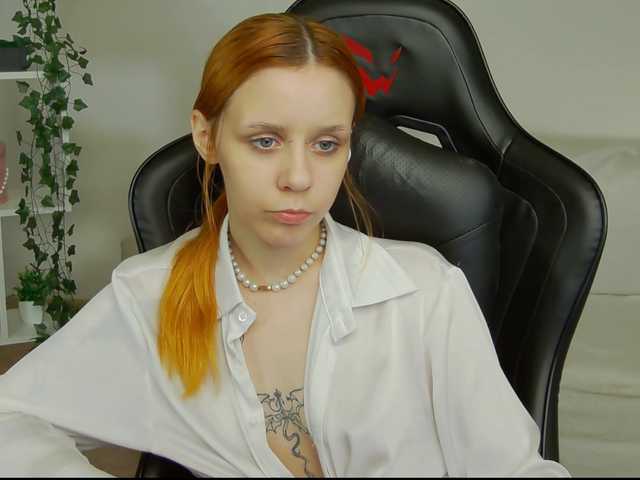 Rachel-lips live cam on BongaCams