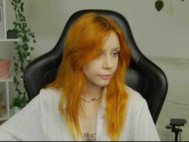 Rachel-lips live cam on BongaCams