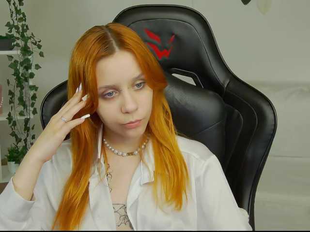 Rachel-lips live cam on BongaCams