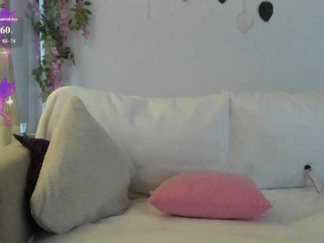 Rachel-lips live cam on BongaCams