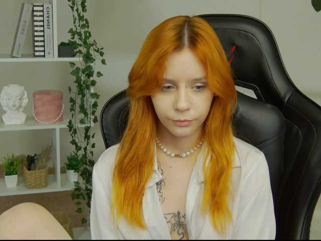 Rachel-lips live cam on BongaCams