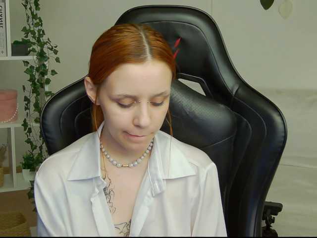 Rachel-lips live cam on BongaCams