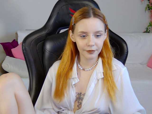 Rachel-lips live cam on BongaCams