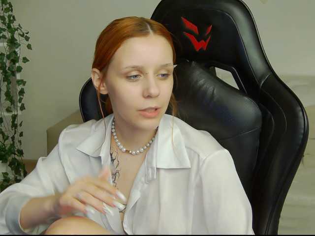 Rachel-lips live cam on BongaCams