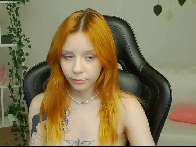 Rachel-lips live cam on BongaCams