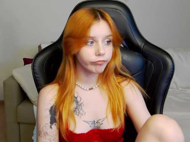 Rachel-lips live cam on BongaCams