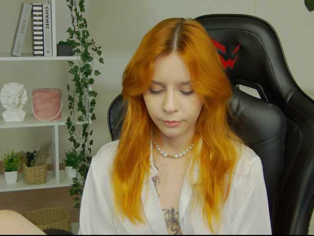 Rachel-lips live cam on BongaCams