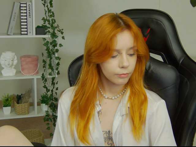 Rachel-lips live cam on BongaCams