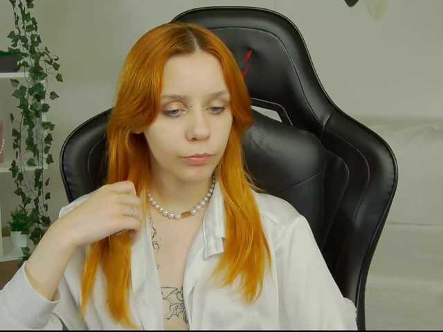 Rachel-lips live cam on BongaCams