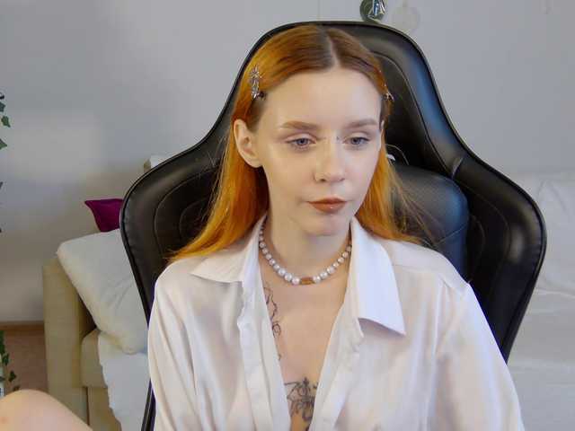 Rachel-lips live cam on BongaCams
