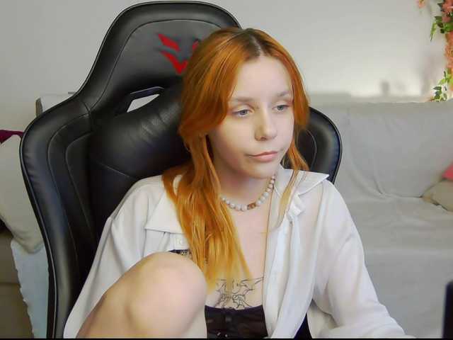 Rachel-lips live cam on BongaCams