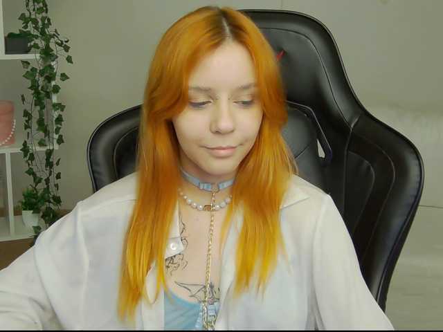 Rachel-lips live cam on BongaCams