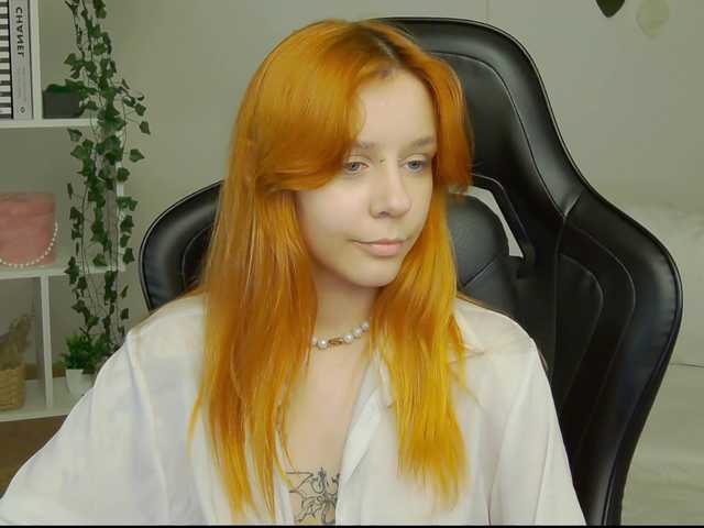 Rachel-lips live cam on BongaCams