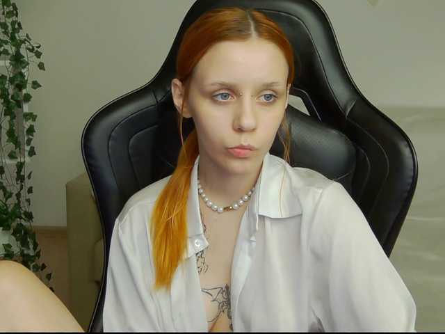 Rachel-lips live cam on BongaCams